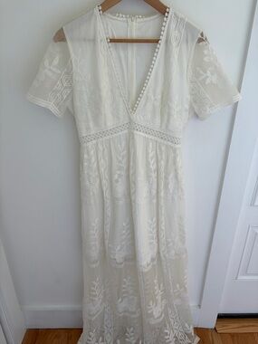 White Embroidered V-Neck Maxi Dress size M